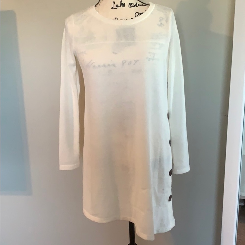 Rebornj button side white tunic